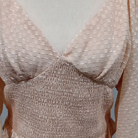 Astr long sleeve v neck ruched top w elasticized ruffle hem & cuff size L NWT - Picture 2 of 3